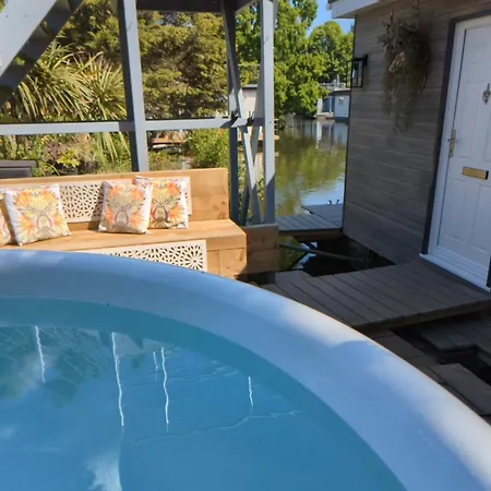 Tulana Taggs - Floating On Idyllic Island Botel