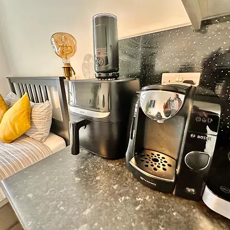 Lovely Self Contained Now Available Apartment London