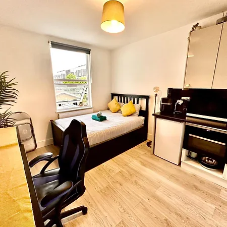 Apartment Lovely Self Contained Now Available *