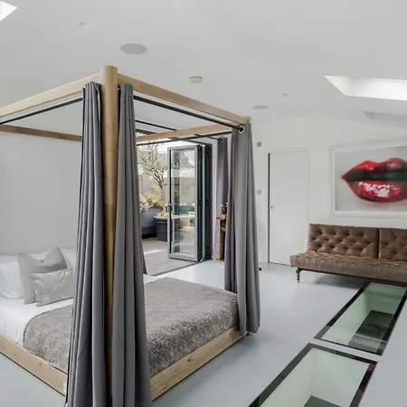 Magic Moments - Bridge - By Frankie Says Holiday home *
