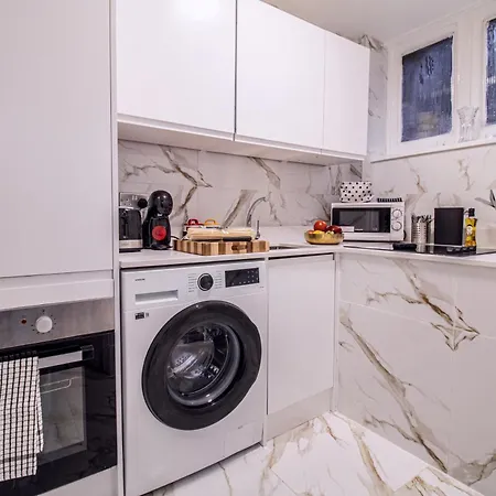 Oxford Street Chic Retreat - Unparalleled Elegance And Urban Comfort! Gc1 *