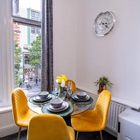 Oxford Street Chic Retreat - Unparalleled Elegance And Urban Comfort! Gc1