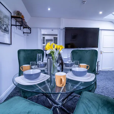 Luxurious 1-bedroom Penthouse On Oxford Street 11g Apartment