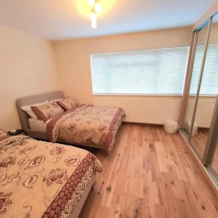 Apartment London Luxury 2 Bedroom Flat Sleeps 8 Free Parking