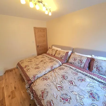 Apartment London Luxury 2 Bedroom Flat Sleeps 8 Free Parking