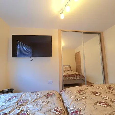 Apartment London Luxury 2 Bedroom Flat Sleeps 8 Free Parking East Barnet