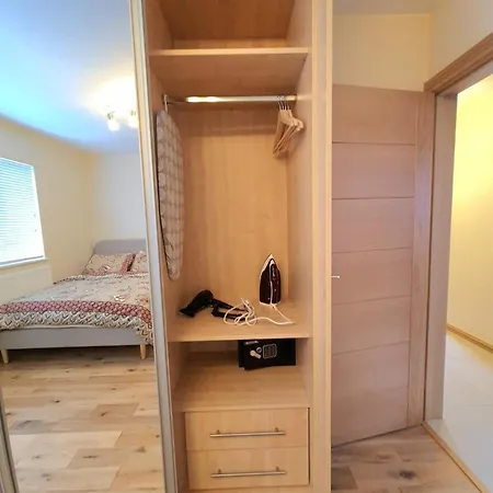 London Luxury 2 Bedroom Flat Sleeps 8 Free Parking