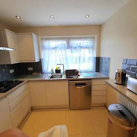 Apartment London Luxury 2 Bedroom Flat Sleeps 8 Free Parking