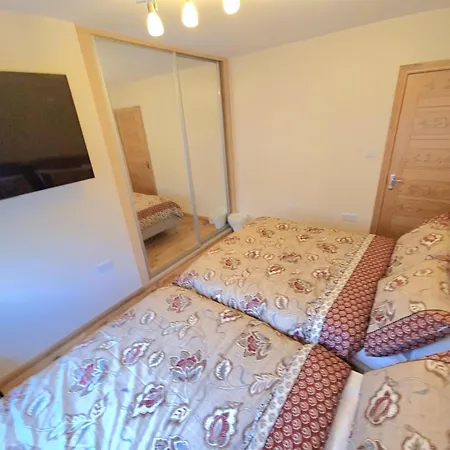 Apartment London Luxury 2 Bedroom Flat Sleeps 8 Free Parking *