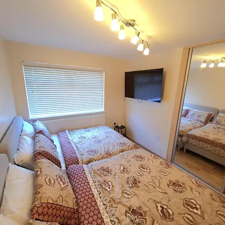 Apartment London Luxury 2 Bedroom Flat Sleeps 8 Free Parking