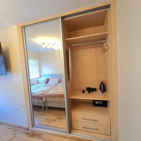 London Luxury 2 Bedroom Flat Sleeps 8 Free Parking * East Barnet