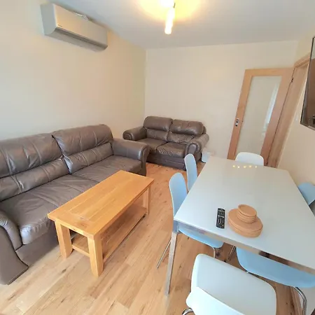 Apartment London Luxury 2 Bedroom Flat Sleeps 8 Free Parking