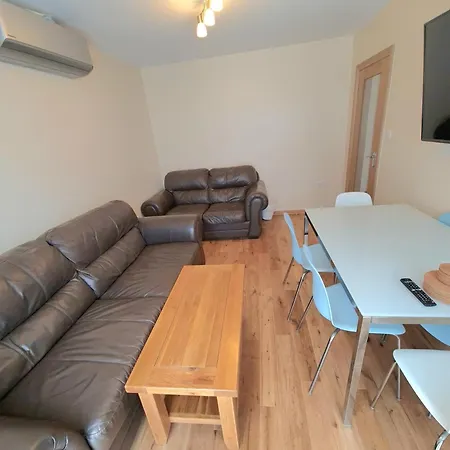 Apartment London Luxury 2 Bedroom Flat Sleeps 8 Free Parking *