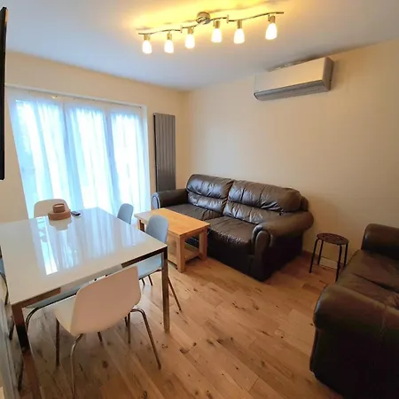 London Luxury 2 Bedroom Flat Sleeps 8 Free Parking Apartment East Barnet