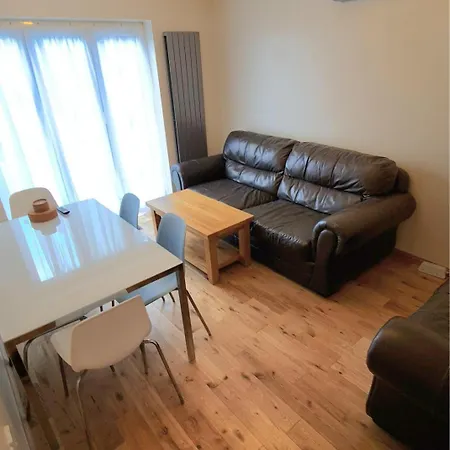 London Luxury 2 Bedroom Flat Sleeps 8 Free Parking Apartment East Barnet