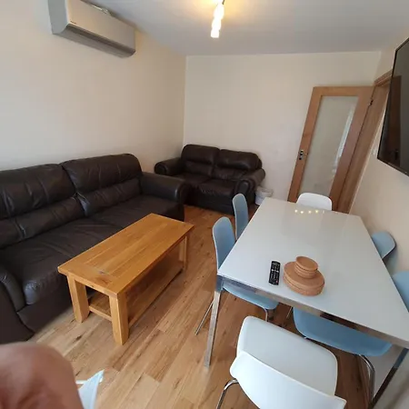 London Luxury 2 Bedroom Flat Sleeps 8 Free Parking East Barnet