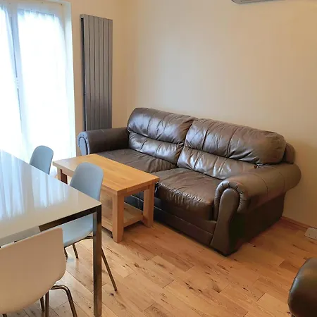 London Luxury 2 Bedroom Flat Sleeps 8 Free Parking Apartment *