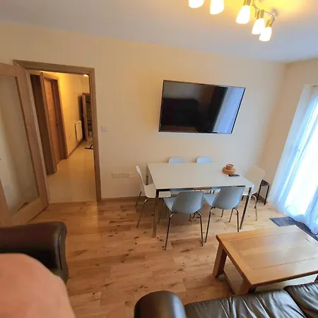 Apartment London Luxury 2 Bedroom Flat Sleeps 8 Free Parking *