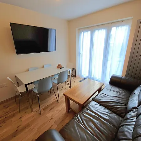 Apartment London Luxury 2 Bedroom Flat Sleeps 8 Free Parking East Barnet