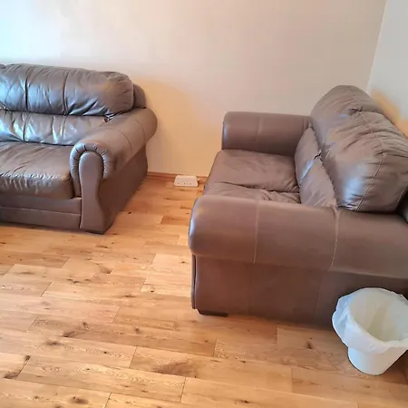 London Luxury 2 Bedroom Flat Sleeps 8 Free Parking *