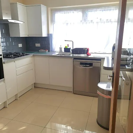 Apartment London Luxury 2 Bedroom Flat Sleeps 8 Free Parking East Barnet