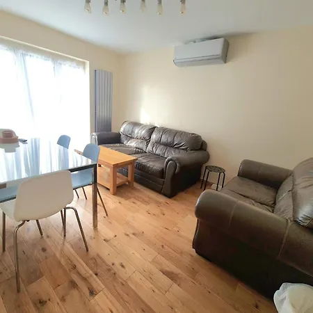 London Luxury 2 Bedroom Flat Sleeps 8 Free Parking East Barnet