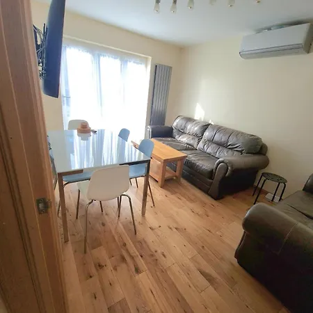 London Luxury 2 Bedroom Flat Sleeps 8 Free Parking Apartment East Barnet