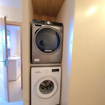 London Luxury 2 Bedroom Flat Sleeps 8 Free Parking * East Barnet