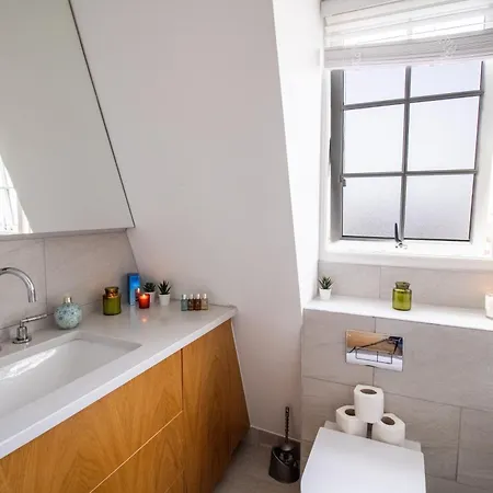 Luxurious 1-bedroom Penthouse In Marble Arch 71 *