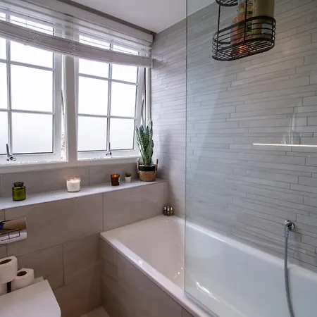 Luxurious 1-bedroom Penthouse In Marble Arch 71 *