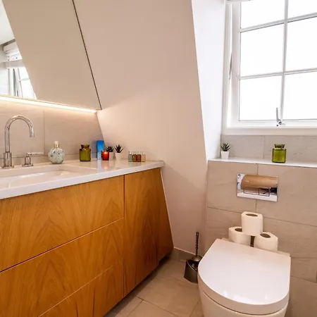 Luxurious 1-bedroom Penthouse In Marble Arch 71