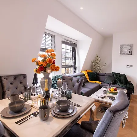 Luxurious 1-bedroom Penthouse In Marble Arch 71 Apartment