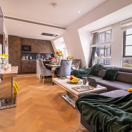 Luxurious 1-bedroom Penthouse In Marble Arch 71 Apartment