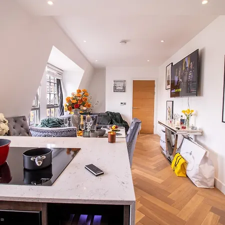 Luxurious 1-bedroom Penthouse In Marble Arch 71 *
