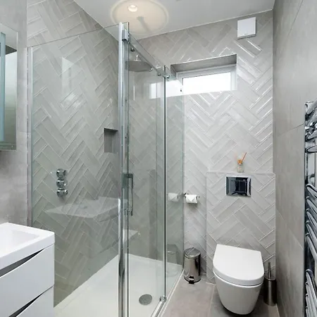 Oak Tree Apartment London