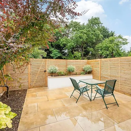 Oak Tree Apartment London