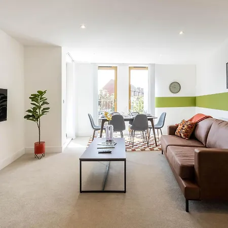 Modern With Balcony In Merton Near Wimbledon By Sojo * Mitcham