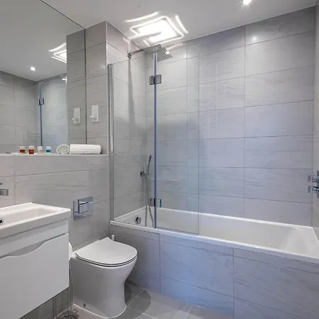 Apartment Modern With Balcony In Merton Near Wimbledon By Sojo