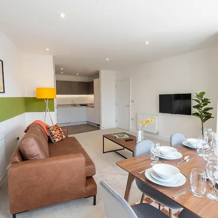 Apartment Modern With Balcony In Merton Near Wimbledon By Sojo *
