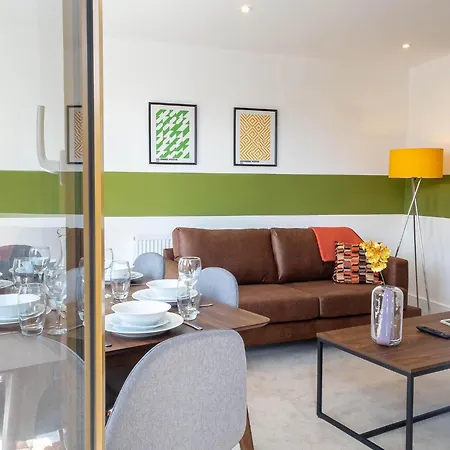 Modern With Balcony In Merton Near Wimbledon By Sojo * Mitcham