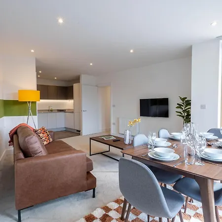 Apartment Modern With Balcony In Merton Near Wimbledon By Sojo