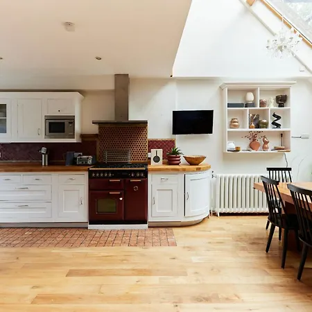 Apartment The Hampstead Wonder - Spacious 4bdr House With Balcony *