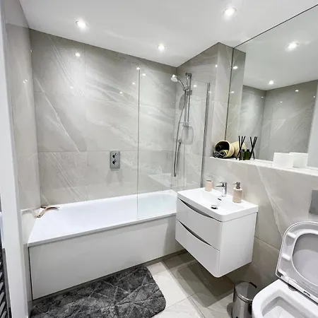C1, Luxury 2 Bedroom Flat In Wembley Appartement *