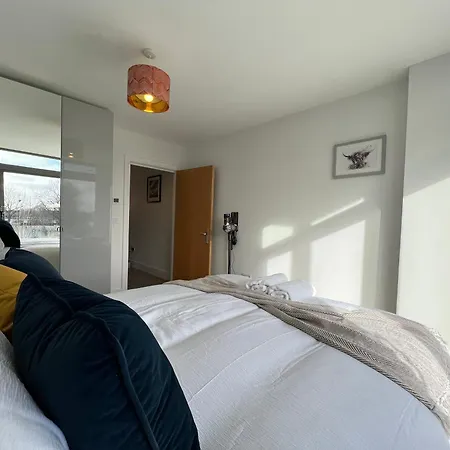 C1, Luxury 2 Bedroom Flat In Wembley * London