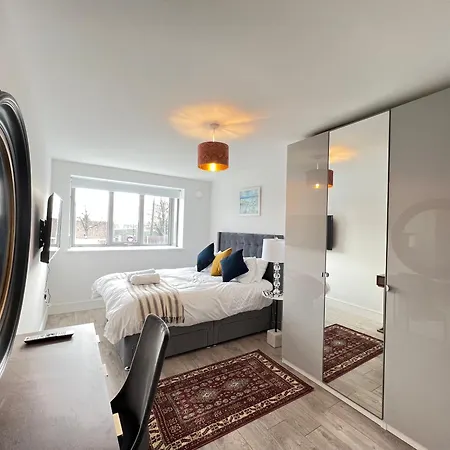 C1, Luxury 2 Bedroom Flat In Wembley