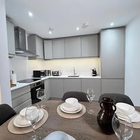 Appartement C1, Luxury 2 Bedroom Flat In Wembley