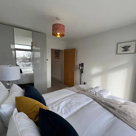 C1, Luxury 2 Bedroom Flat In Wembley *