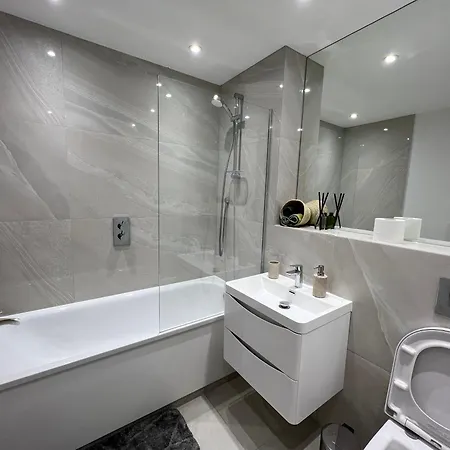 Apartment C1, Luxury 2 Bedroom Flat In Wembley *
