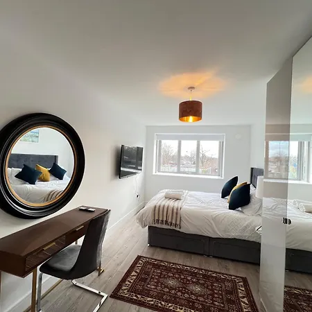 C1, Luxury 2 Bedroom Flat In Wembley Apartment London