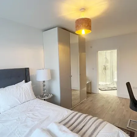C1, Luxury 2 Bedroom Flat In Wembley